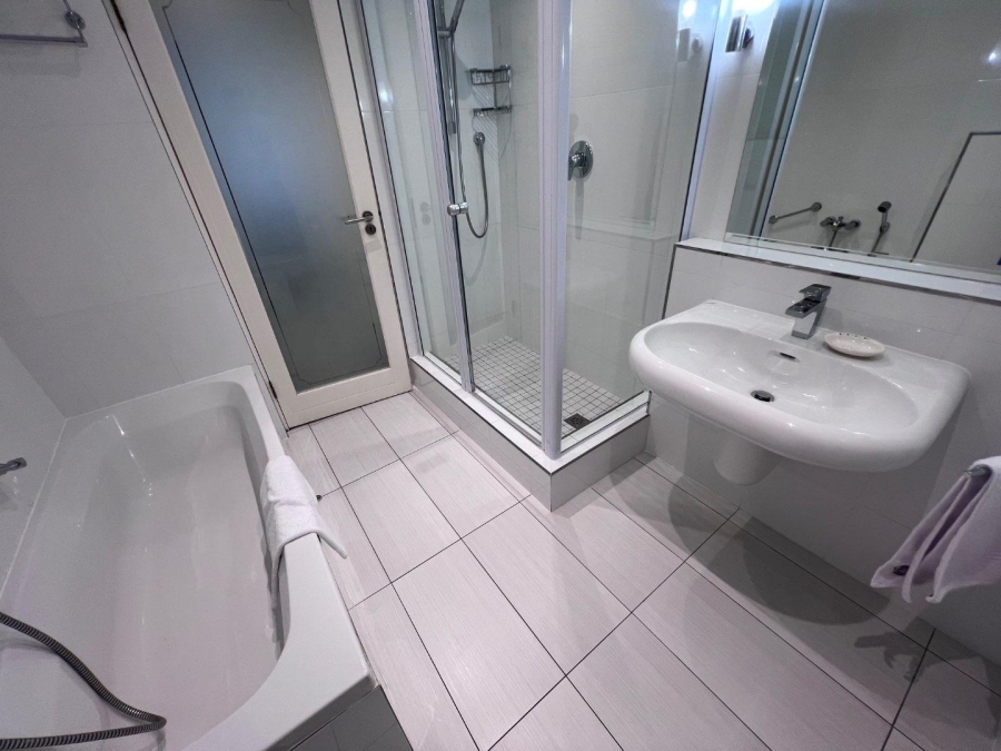 To Let 2 Bedroom Property for Rent in Bantry Bay Western Cape